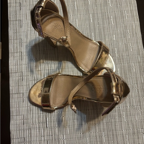 Super comfy and sexy size 7 gold heels - Picture 2 of 5